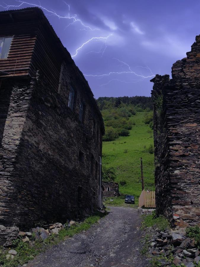Raul Lushnu Darbaz Mestia Exterior foto